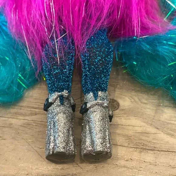 (1x) L.O.L Surpise OMG Winter Disco Doll Cosmic Queen Doll - Picture 12 of 16